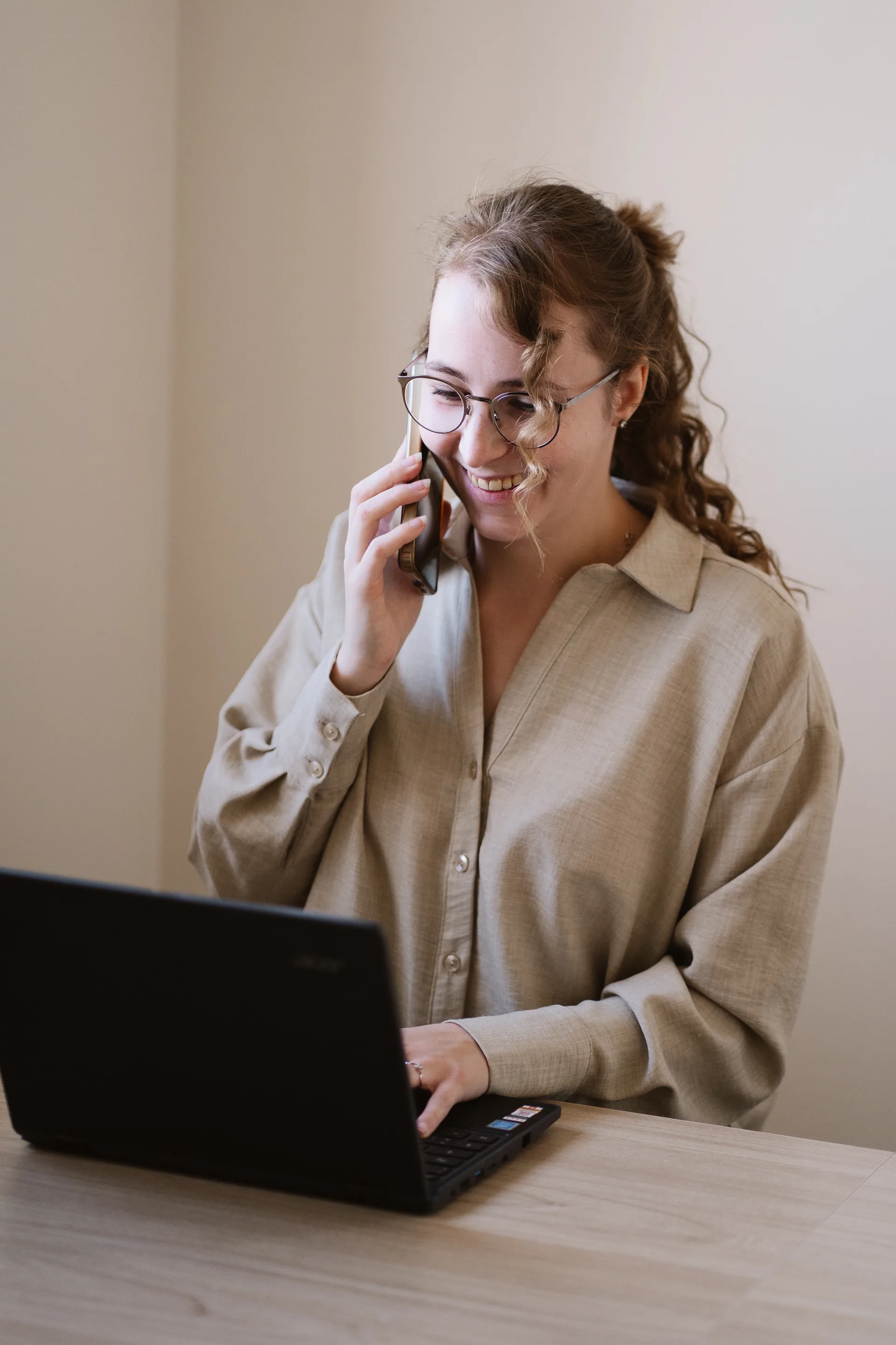 Ergotherapeutin am Telefon